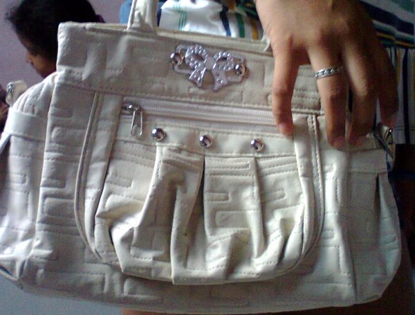 Bolsa de Mão e de Lado (cor creme)